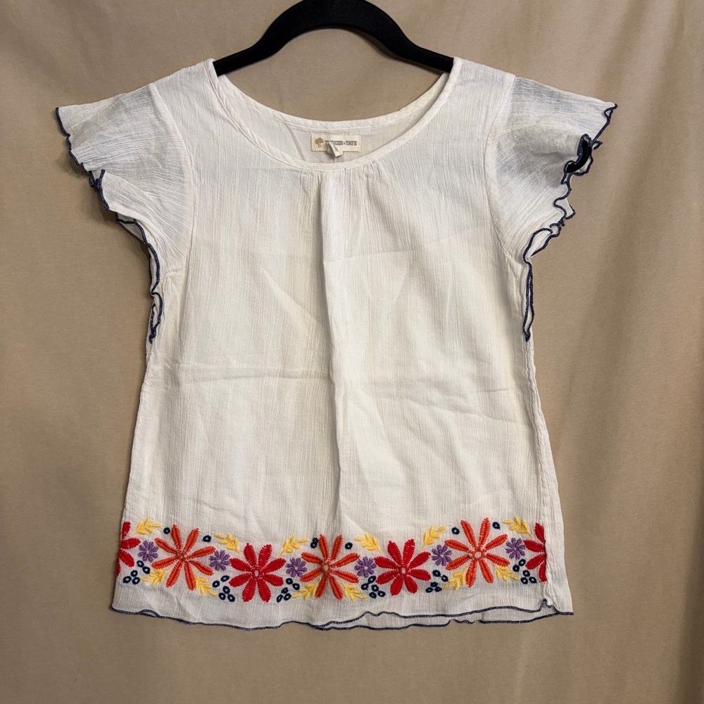 Tucker + Tate Girls’ M (8/10) Embroidered White Ruffle Top Floral Accents